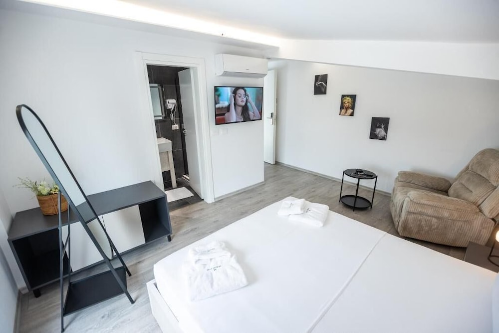 Double Room, Balcony, Hill View