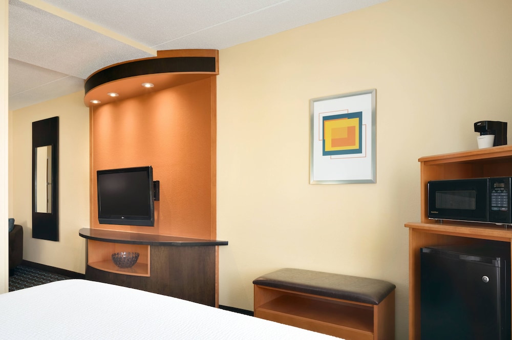 Executive Suite, 1 King Bed with Sofa bed (Hearing Accessible) photo 3