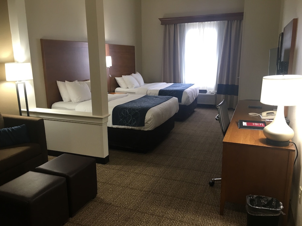 Suite, 2 Queen Beds - Photo 6