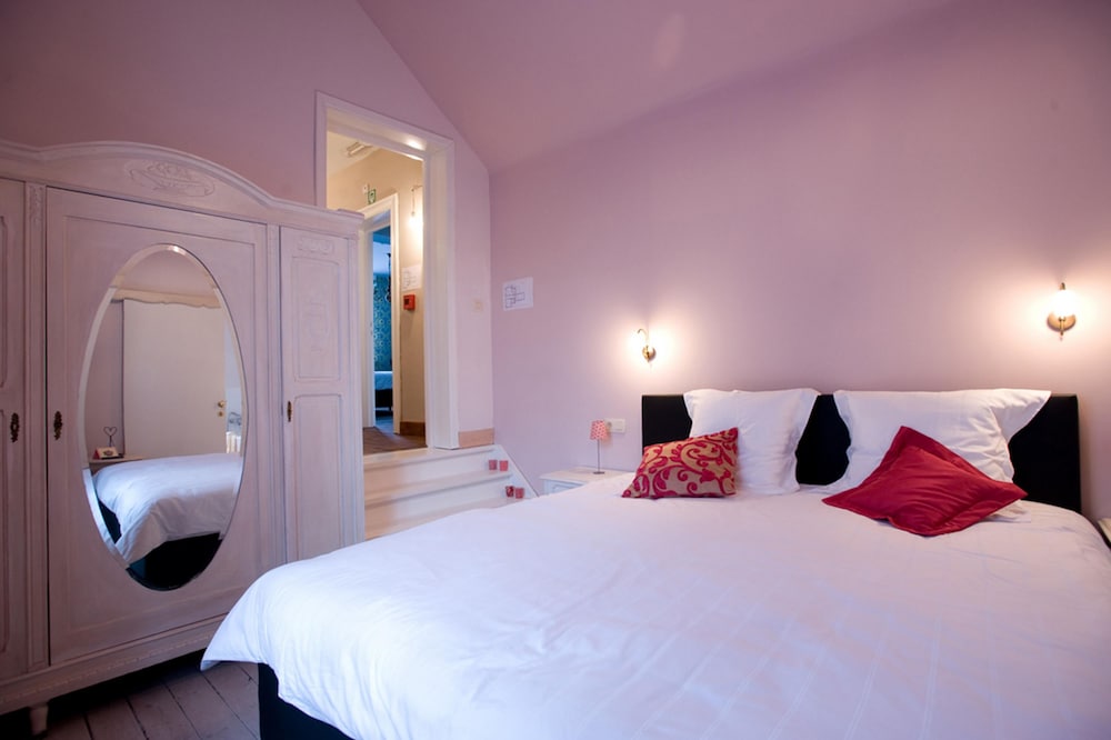 Double Room, Jetted Tub (La Tentation) photo 1