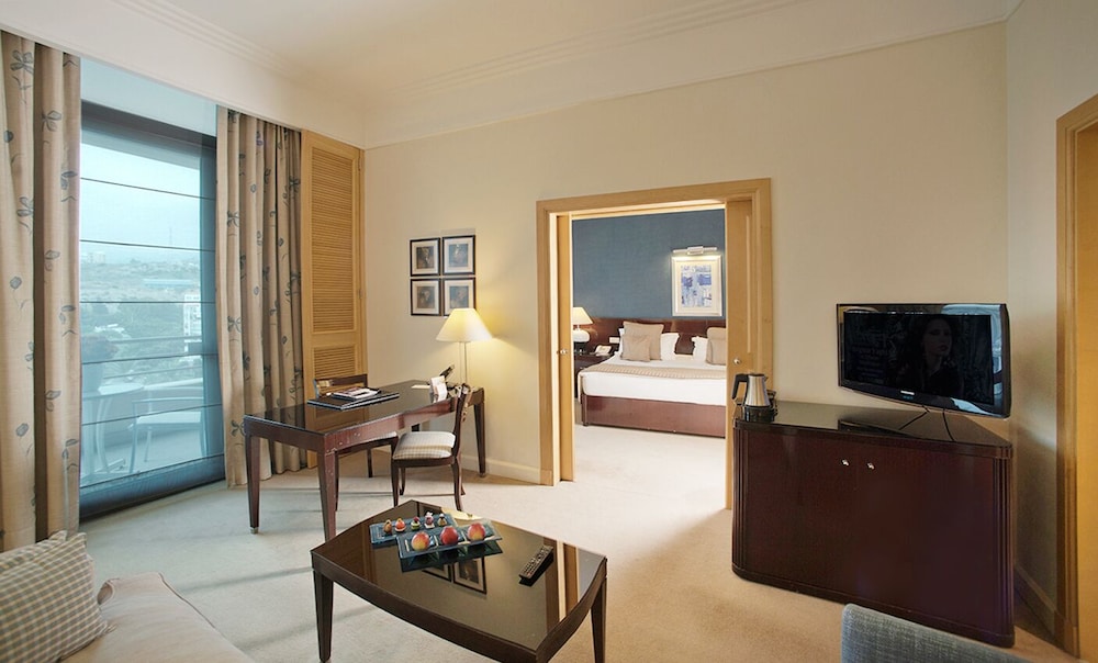 Junior Suite, 1 King Bed (Deluxe) - Photo 1