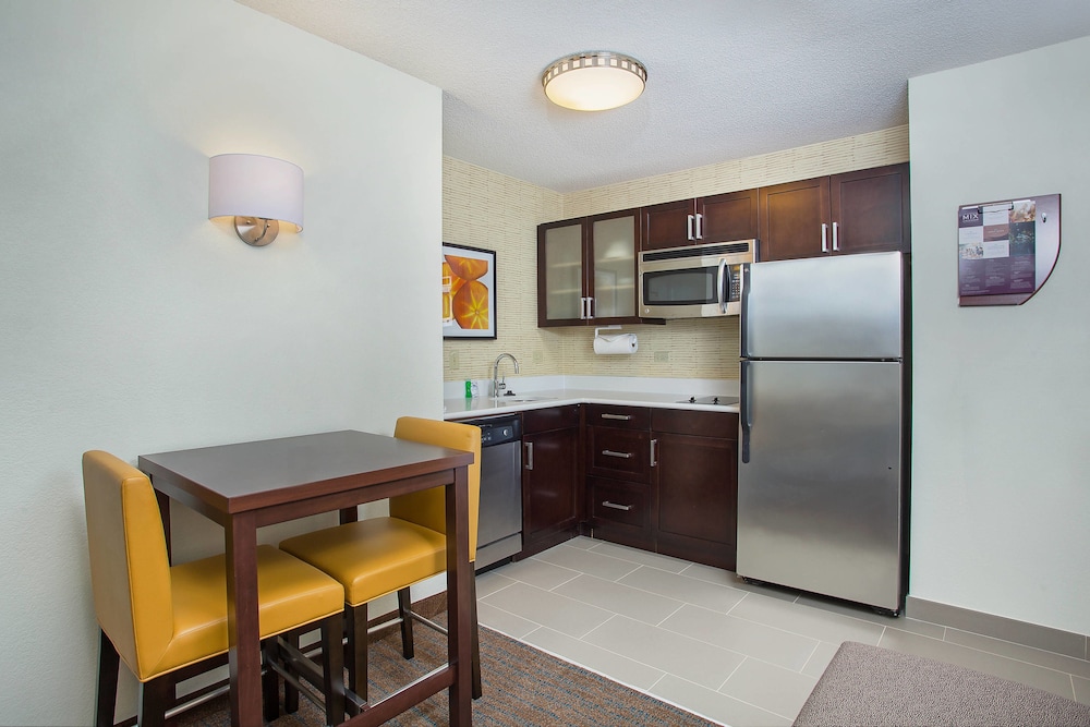 Suite, 1 Bedroom - Photo 6
