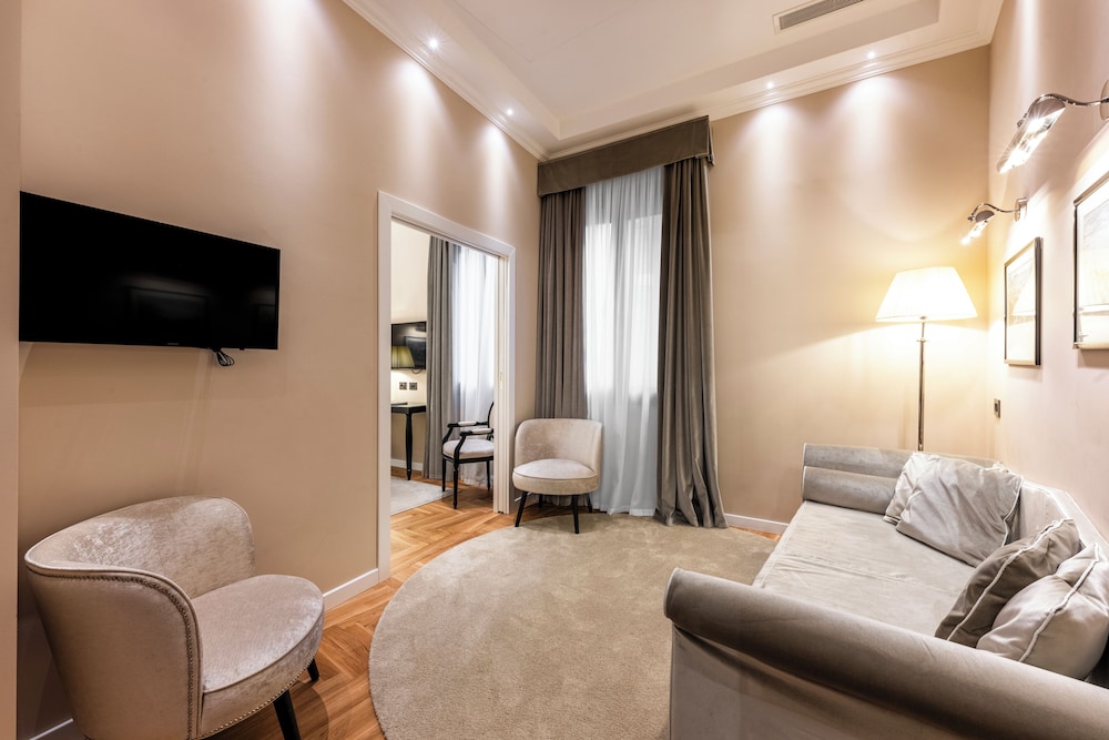 Suite, Annex Building photo 3