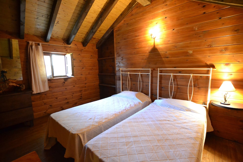 House, 2 Bedrooms photo 2