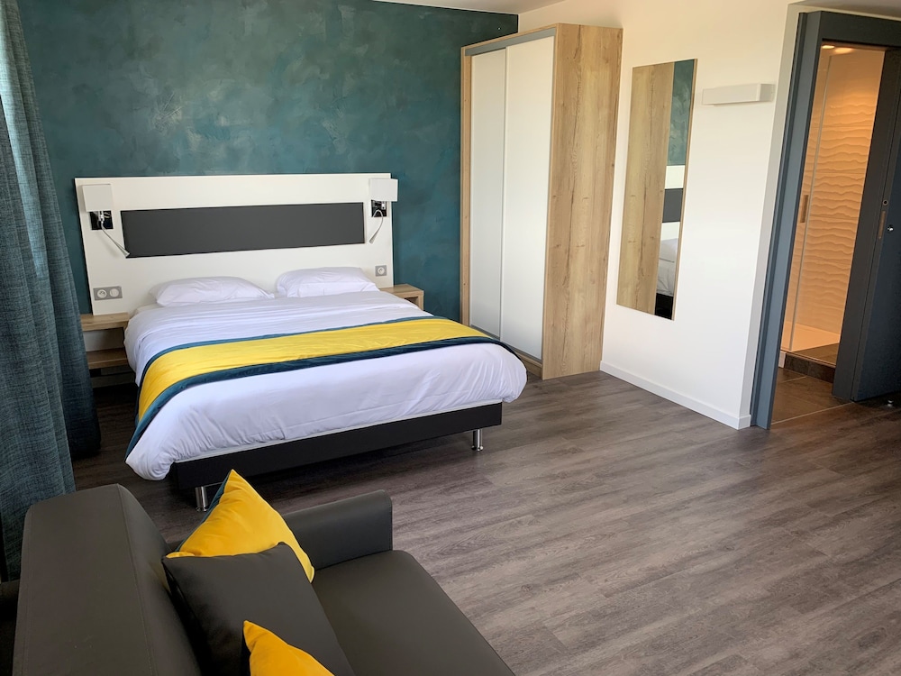 Standard Triple Room, Accessible, Non Smoking - Photo 1