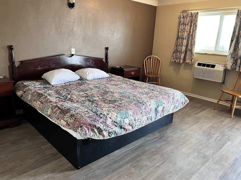 Standard Room, 1 King Bed photo 1