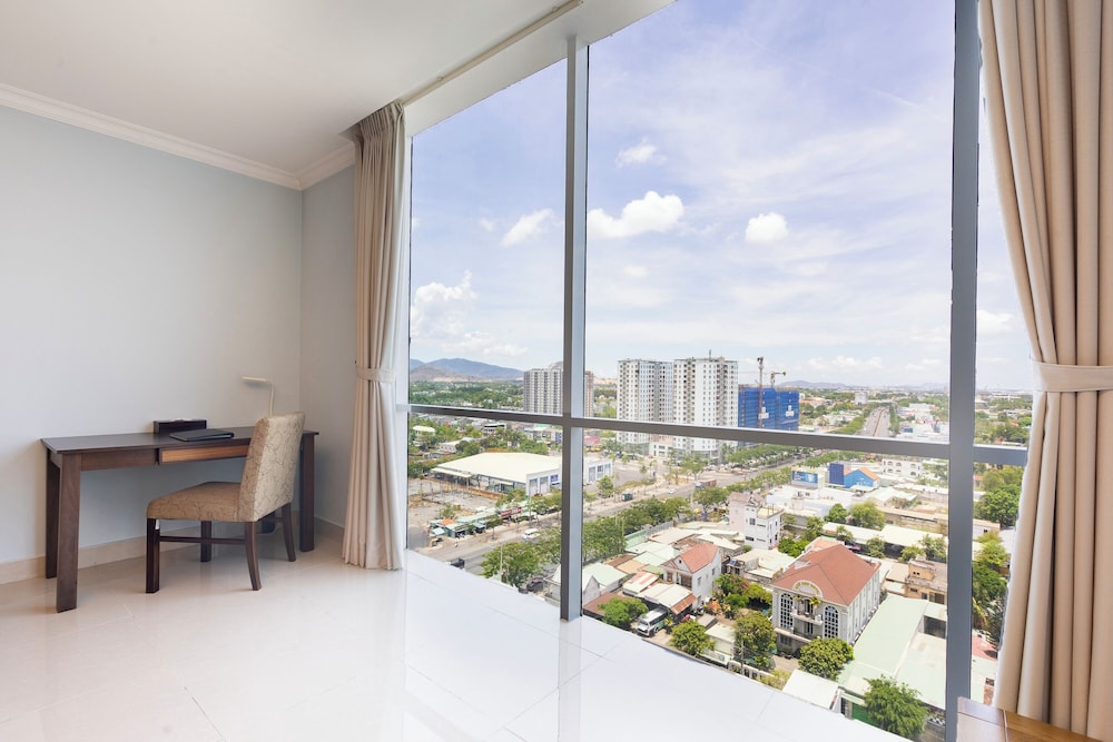Business Suite photo 2