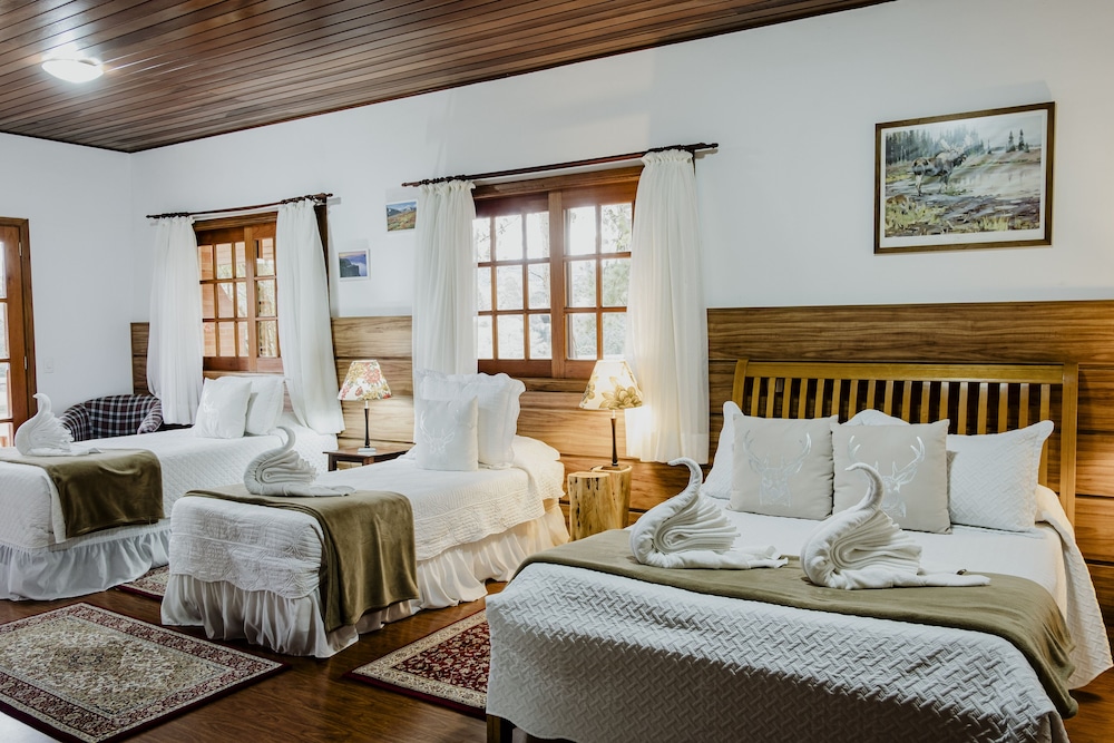 Family Quadruple Room, Multiple Beds, Mountain View photo 2