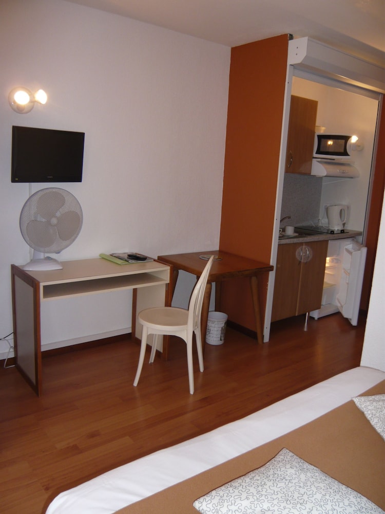 Double Room, floor, pool side (Kitchenette on request with extra fees) photo 3