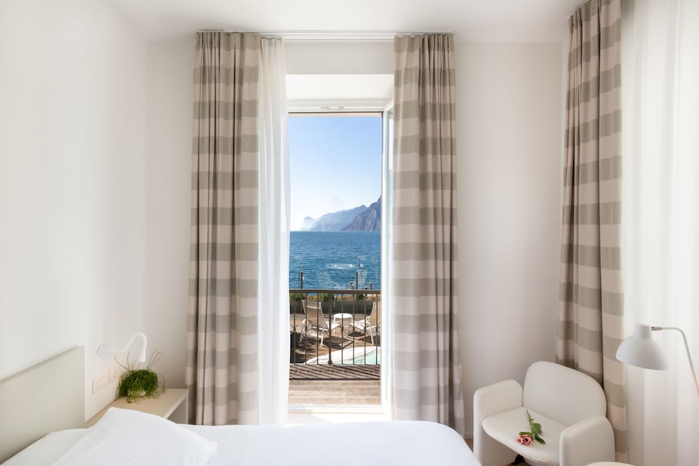Superior Double Room, Terrace, Lake View (Whirpool)