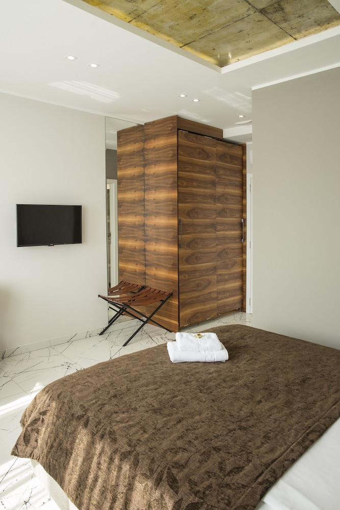 Standard Double or Twin Room - Photo 10