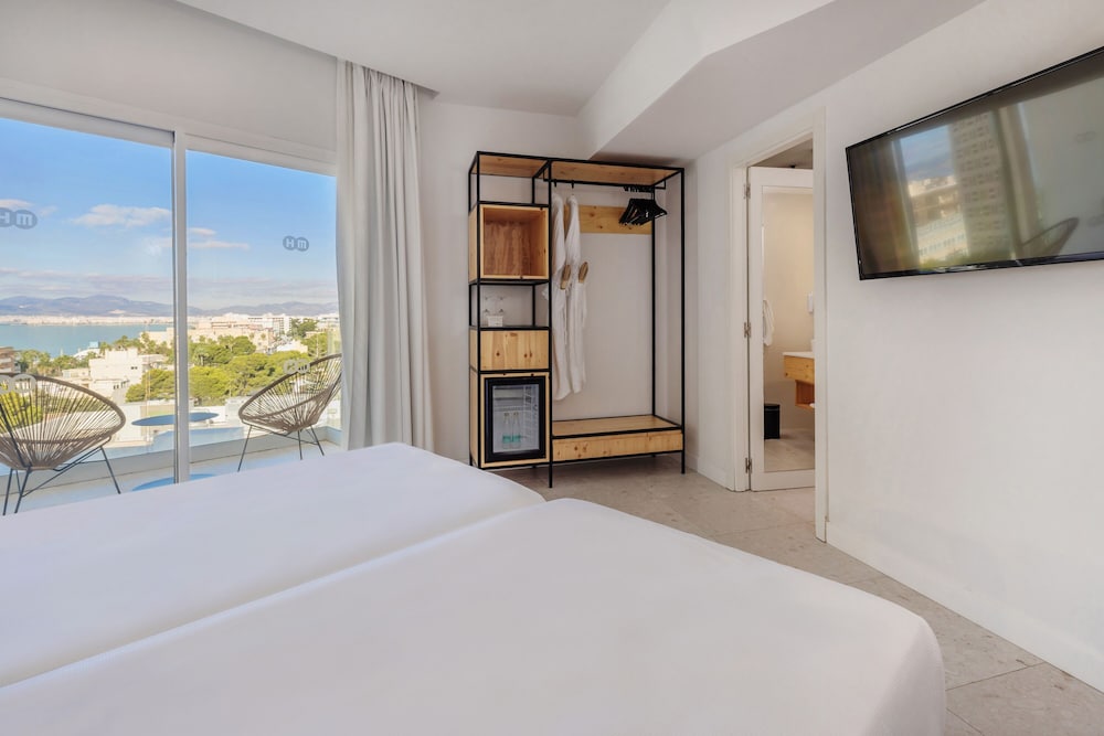 Junior Suite, Balcony thumbnail 6