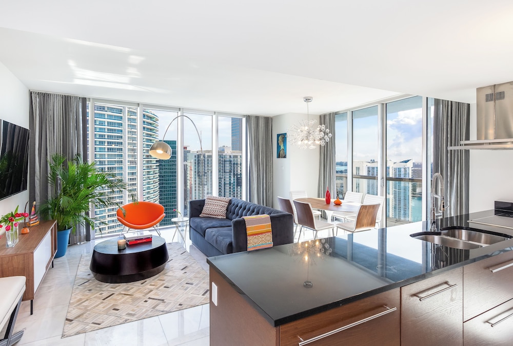 Boutique Corner Apart, 2/2, Sofa Bed, Ocean View, Balcony4502 thumbnail 5