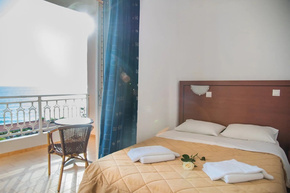 Standard Room, Partial Sea View