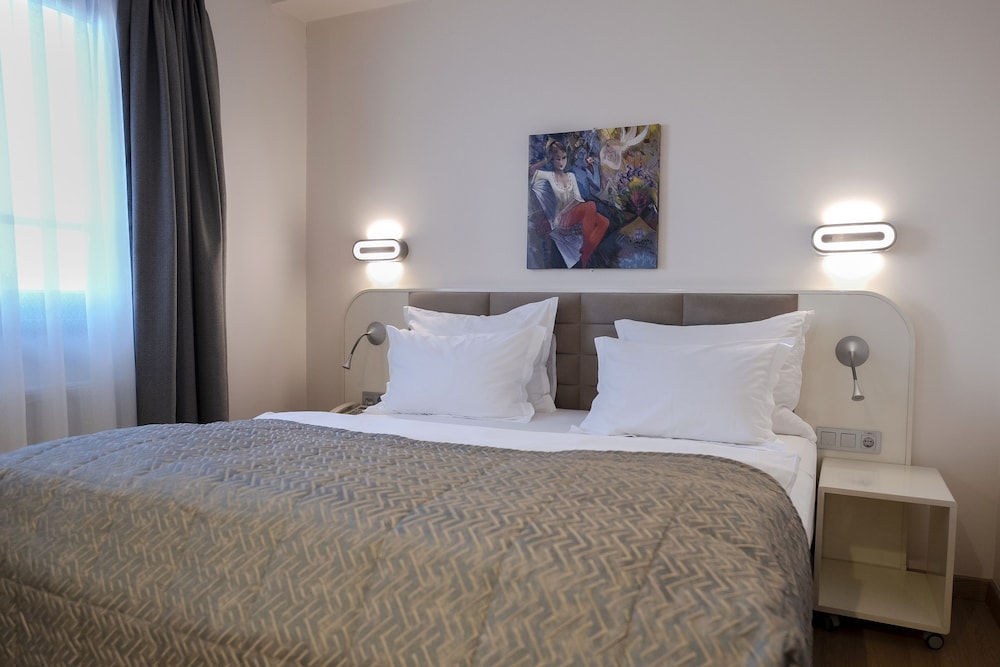 Junior Double or Twin Room, City View photo 3