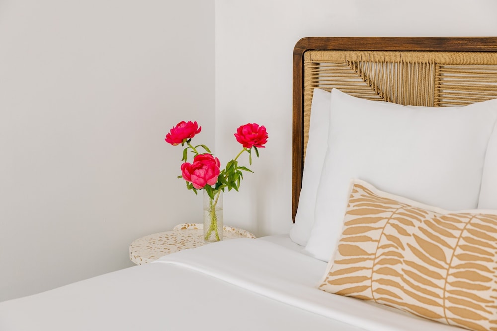 Junior Room, 1 Queen Bed, Balcony