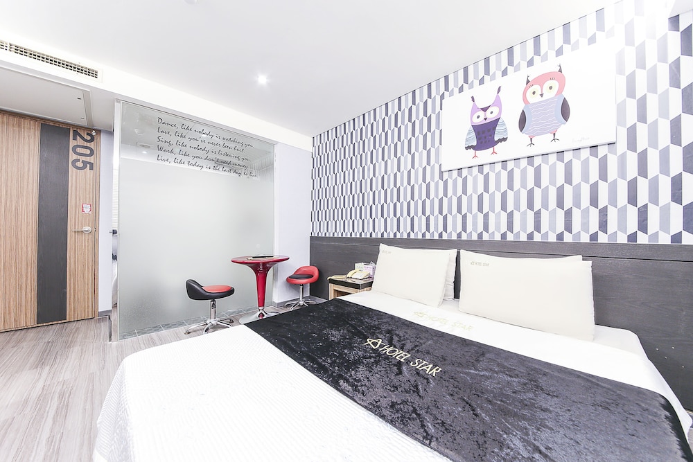 Standard Room (1 King-size Mattress) photo 3