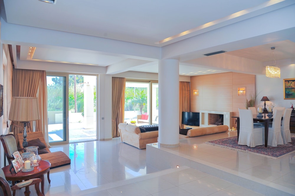 Villa, 4 Bedrooms, Private Pool, Sea Facing photo 1