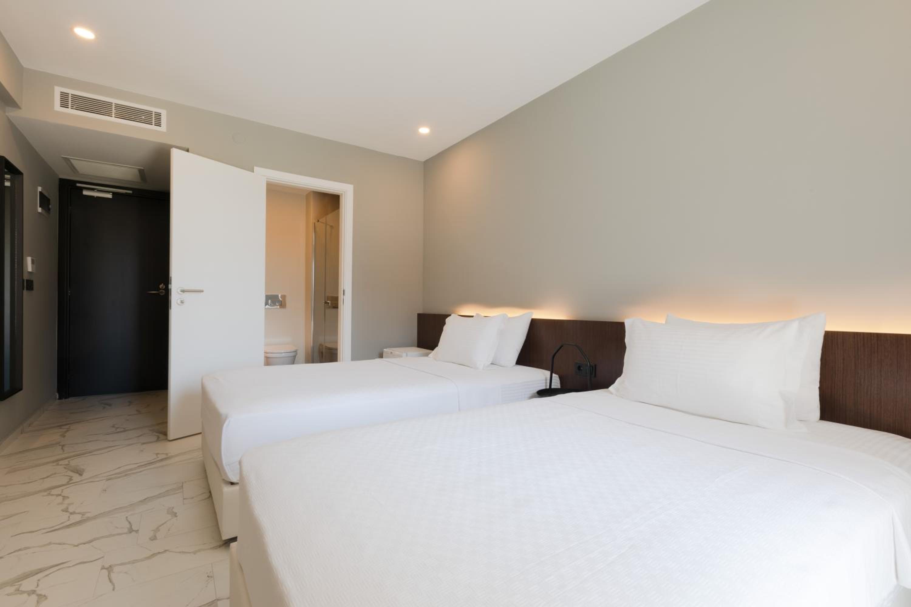 Superior Twin Room with Garden View - Photo 2