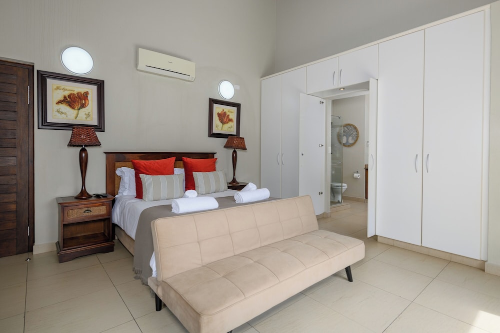 Luxury Villa, 4 Bedrooms photo 2