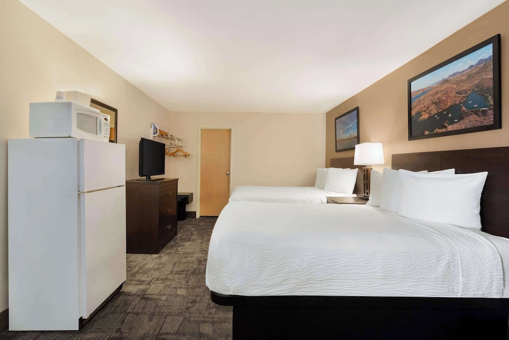Deluxe Suite, 2 Queen Beds, Non Smoking photo 1