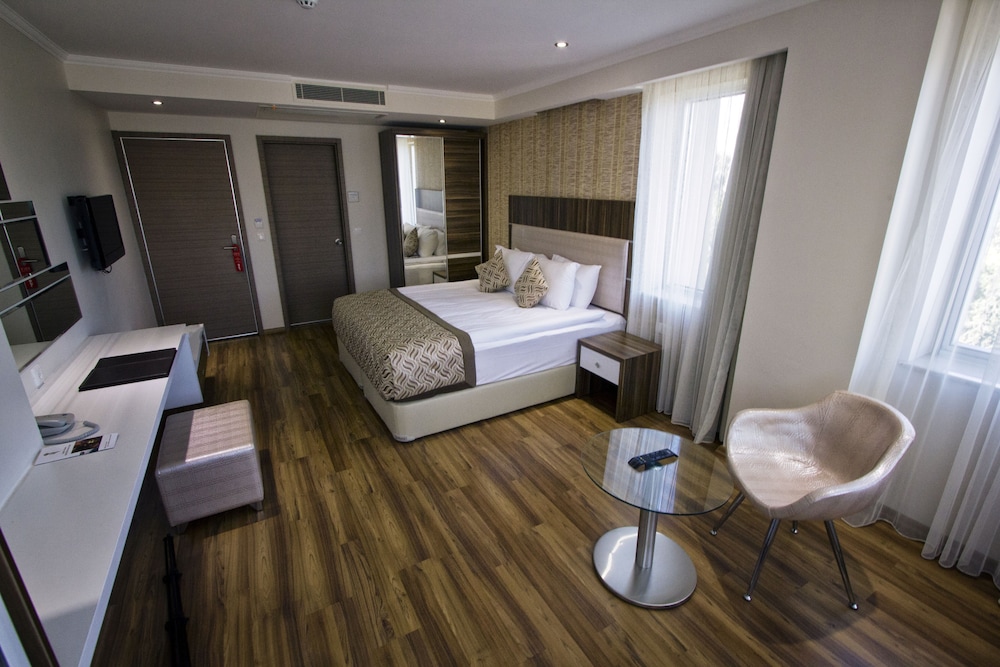 Double Room, Corner photo 1