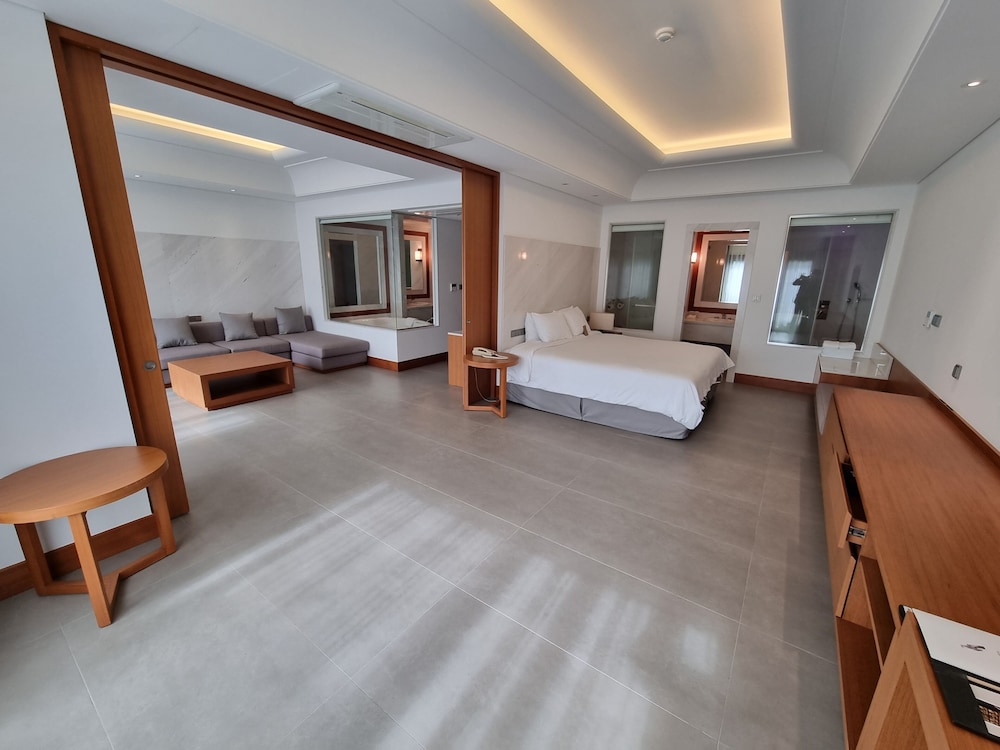 Pine View Suite (Park View)
