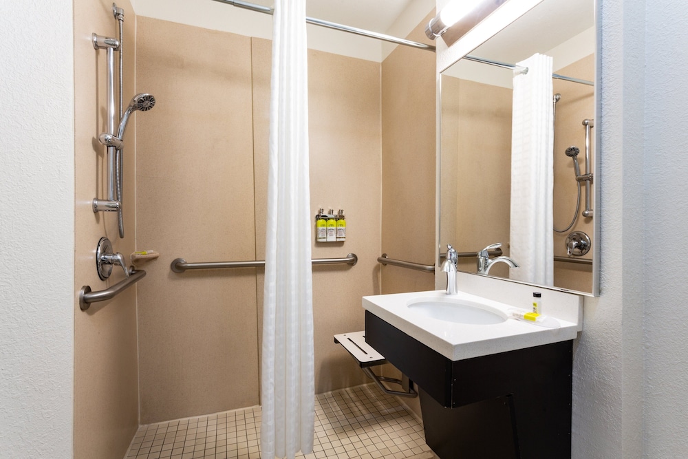 Studio Suite, 1 Queen Bed, Accessible (Hearing, Roll-In Shower) - Photo 5