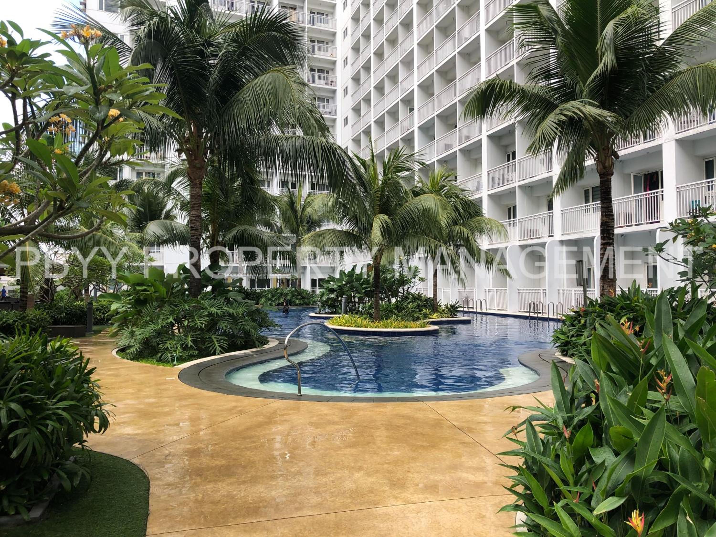 Apartment with Balcony photo 1