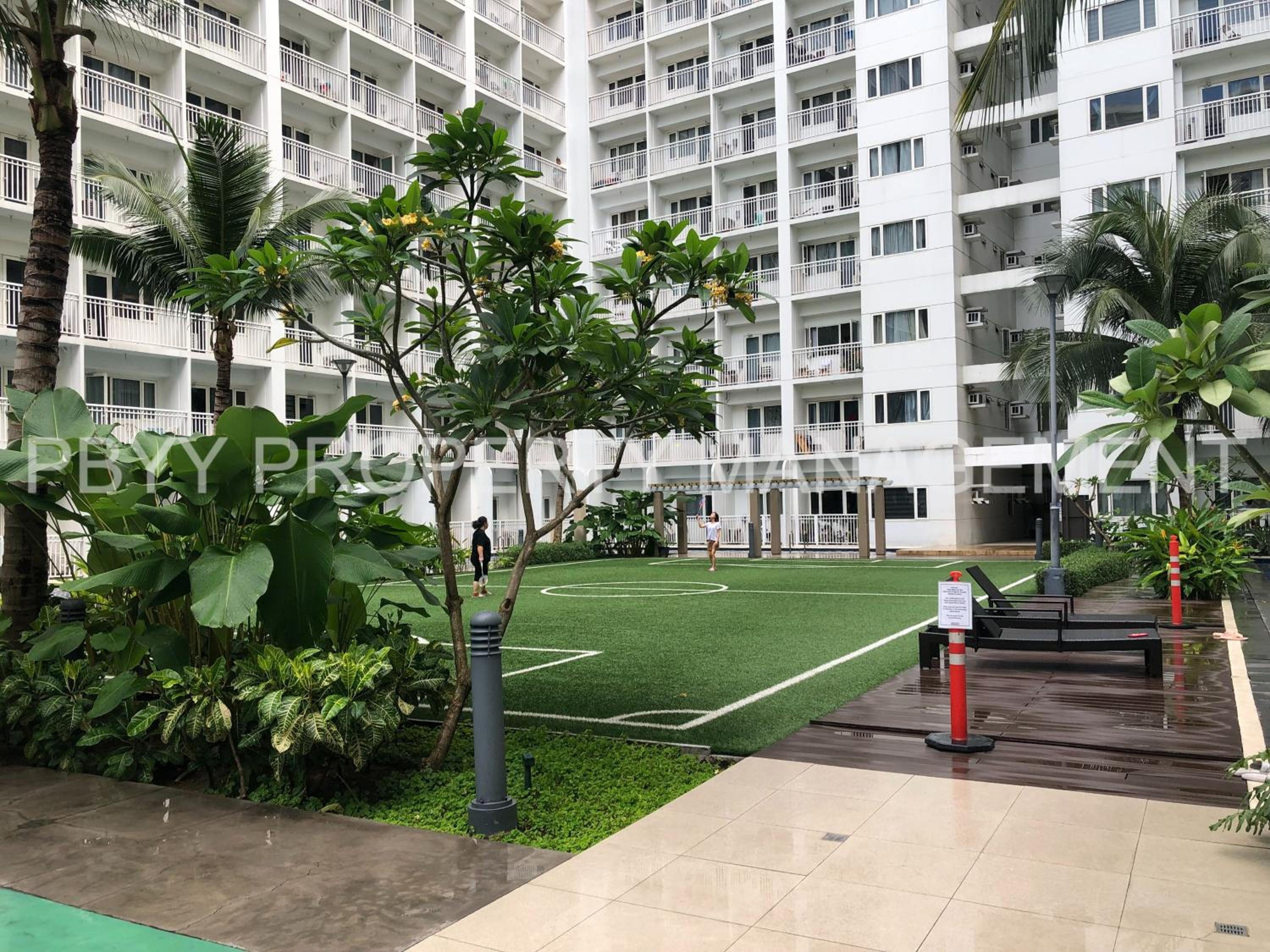 Apartment with Balcony photo 3