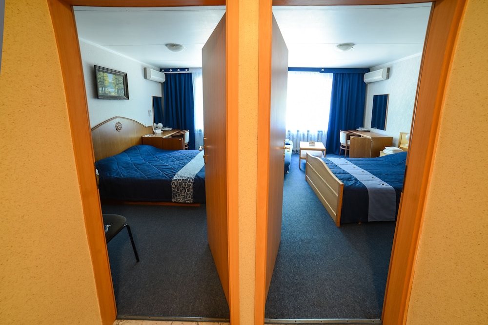 Standard Room with 2 Bedrooms photo 3