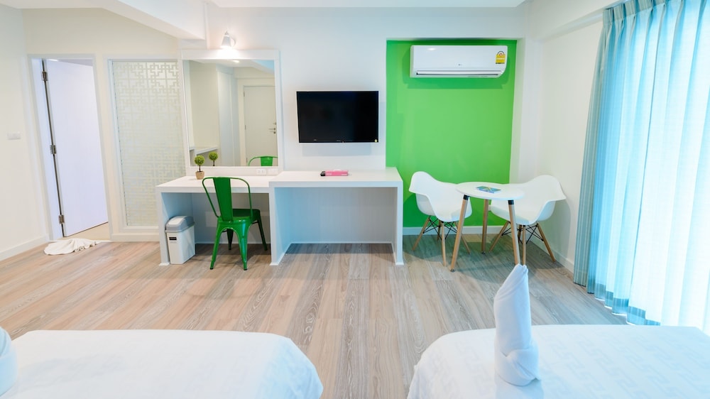 Deluxe Room (Twin Bed) - Photo 5