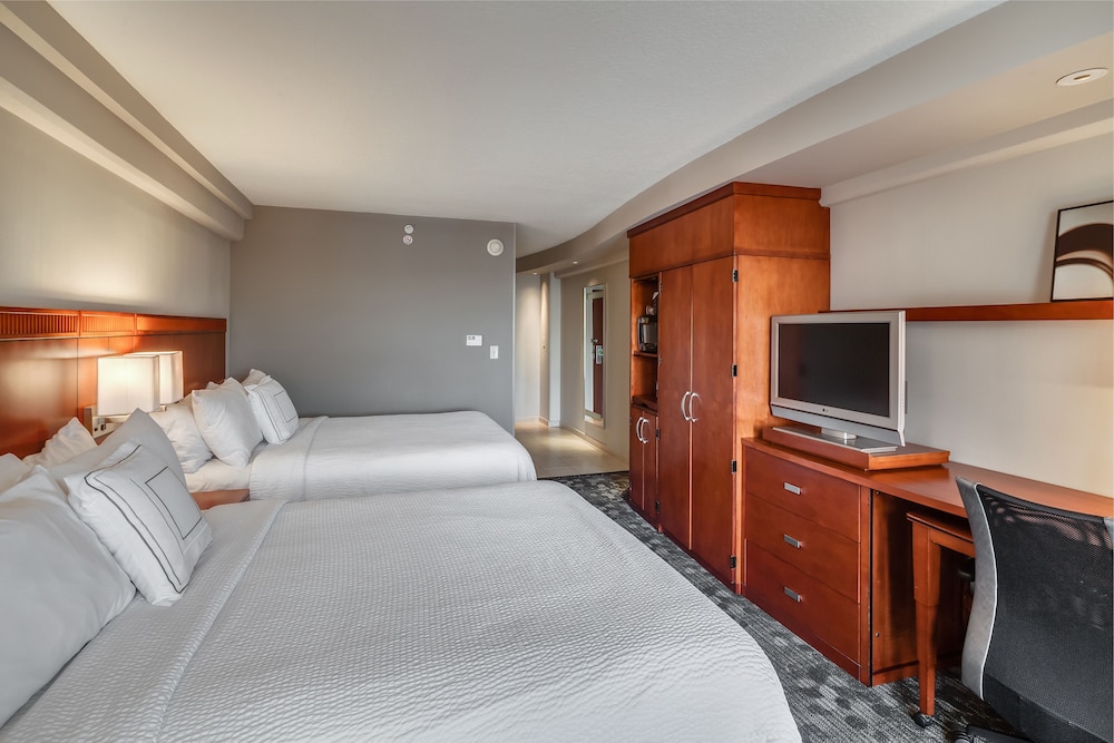 Room, 2 Queen Beds - Photo 2