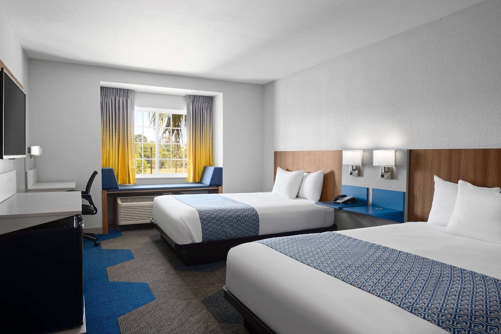 Room, Accessible photo 1
