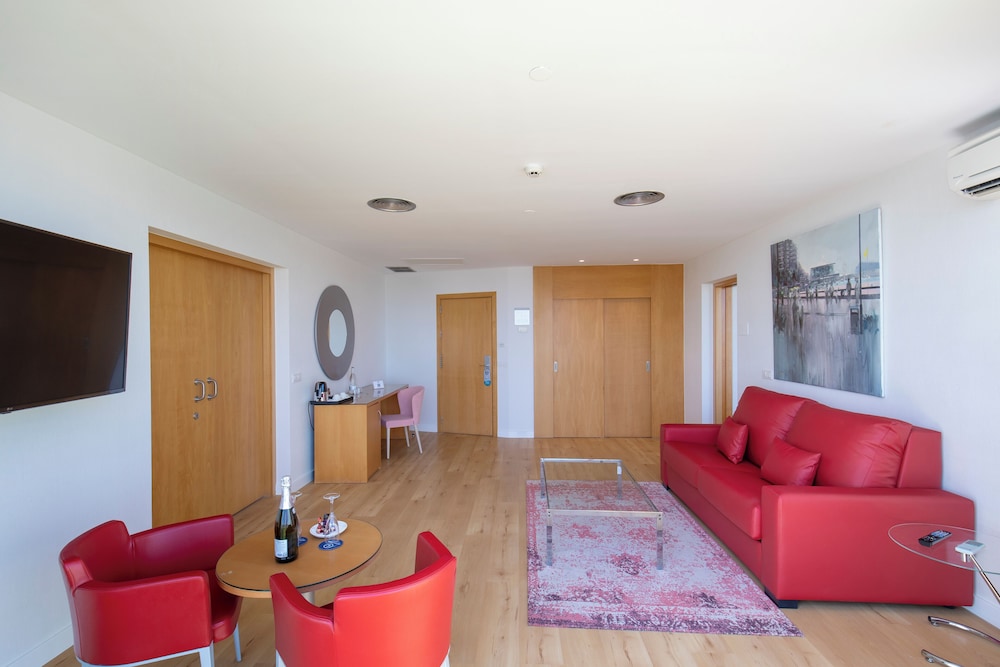 Grand Double Room Single Use, Terrace, City View photo 2
