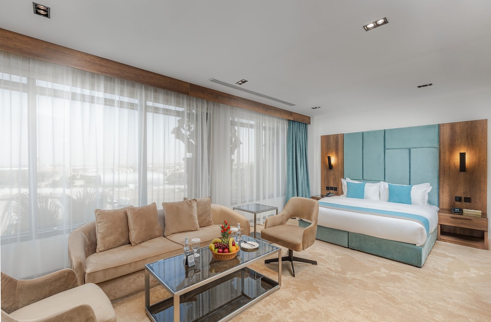 Executive Suite - Photo 3