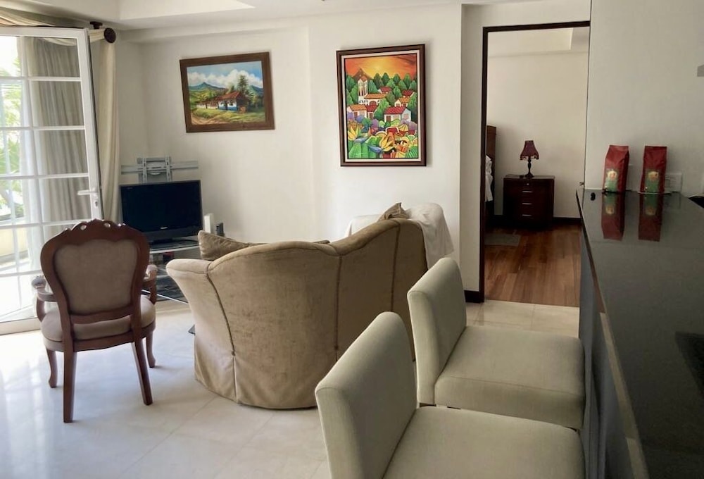 Luxury Condo, 1 King Bed, Pool Access, Pool View photo 3