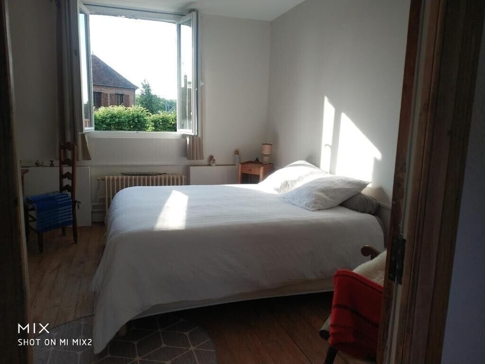 Double Room, Shared Bathroom (Chambre Blanche) photo 1