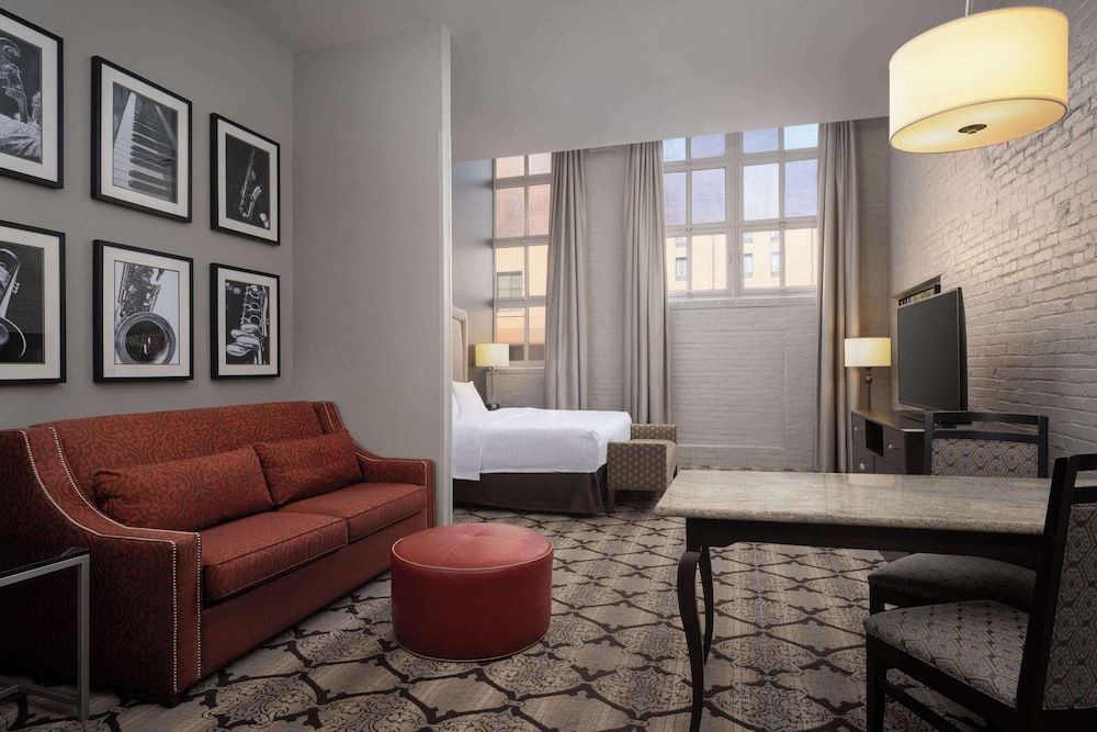 Studio suite with king bed - Photo 6