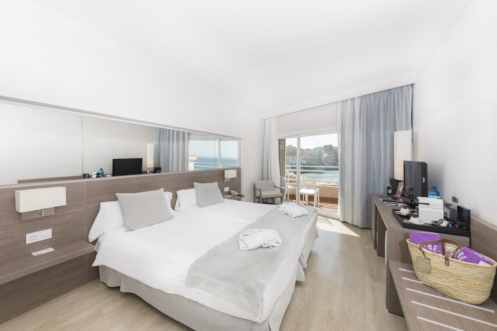 Deluxe Room, Sea View (2 Adults) - Photo 1