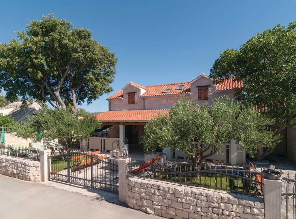 House (Four Bedroom Holiday Home)