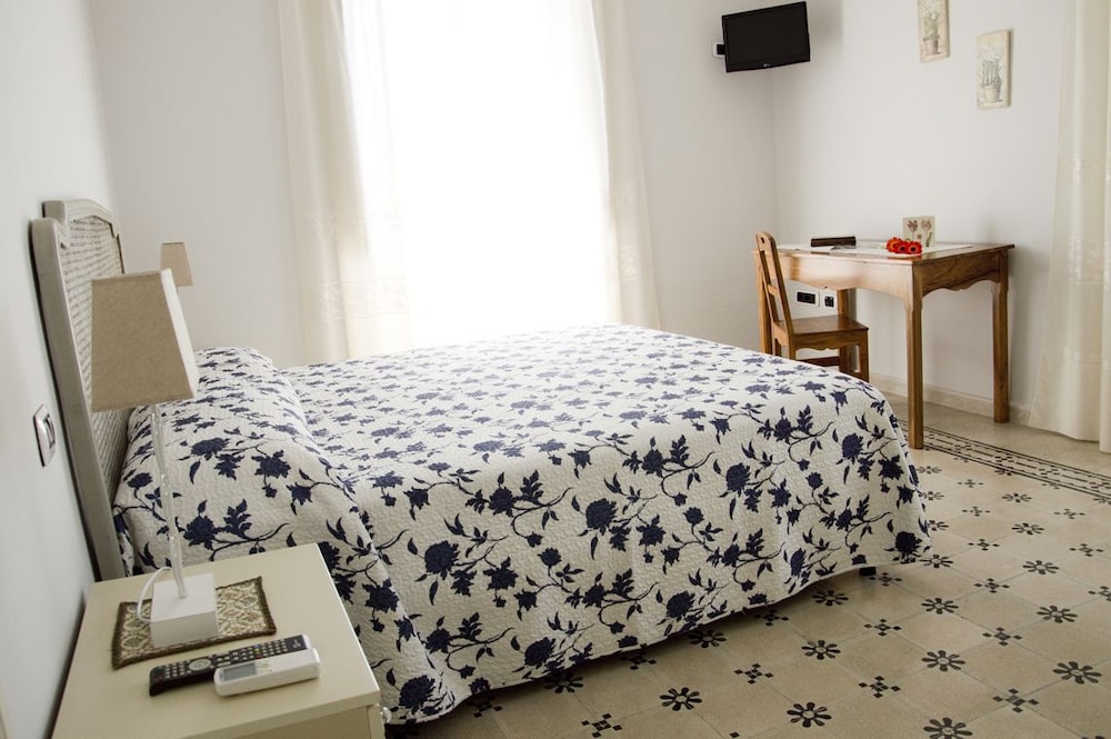 Family Suite, 2 Bedrooms, Garden View photo 2