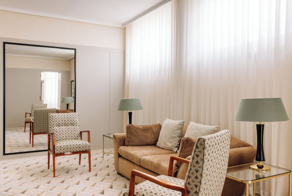 One Bedroom Deluxe Suite (Non Smoking)