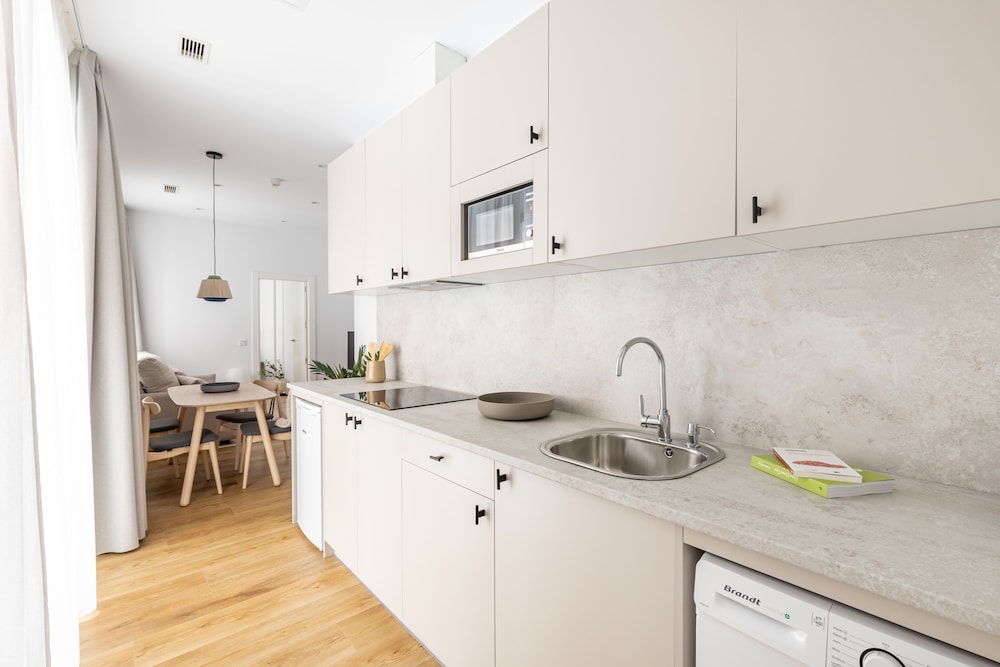 Apartment, 2 Bedrooms - Photo 3