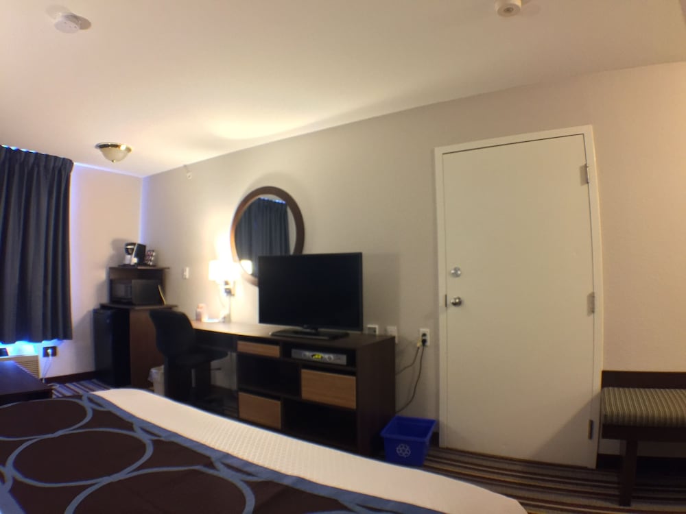 Deluxe Room, 1 King Bed, Non Smoking - Photo 2