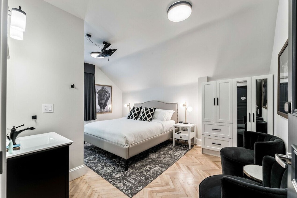 Premium Room, 1 King Bed, Non Smoking photo 1