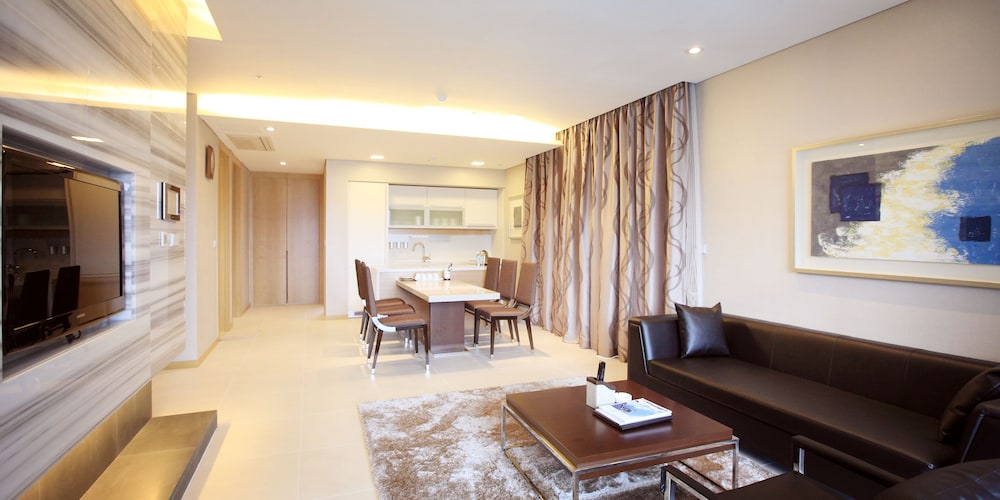 Gold Suite (Kitchen/Park View/Bed) photo 2