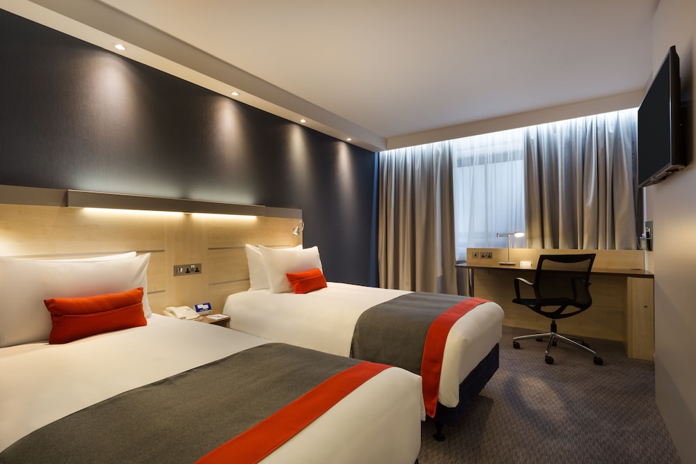 Standard Room, 2 Twin Beds (with Free Hot Breakfast) - Photo 3