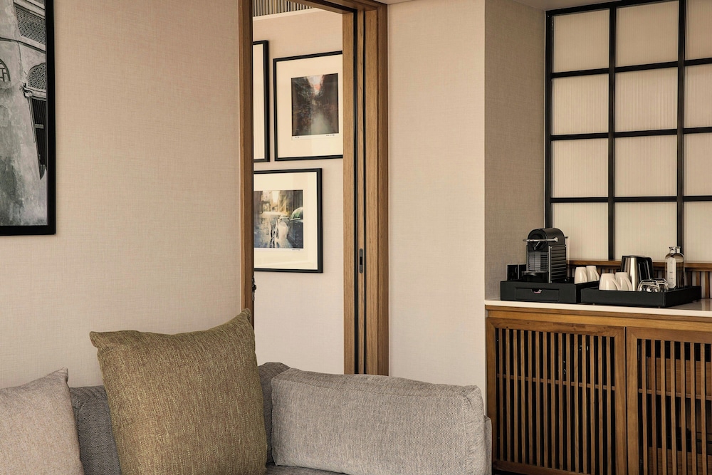 Junior Suite, 1 King Bed, City View - Photo 2