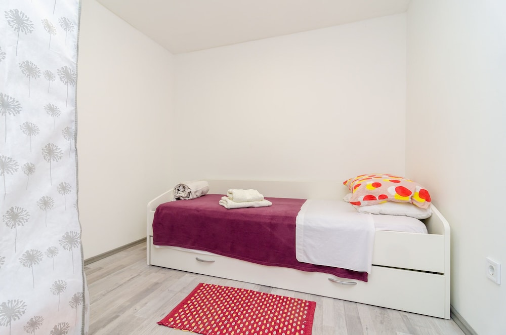 Apartment (One Bedroom Apartment With Balcony An)